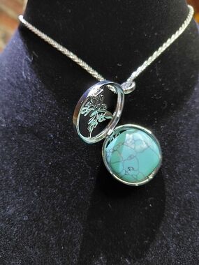 Gorgous LOCKET Necklace